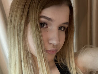 naked cam girl masturbating with dildo AraPosey