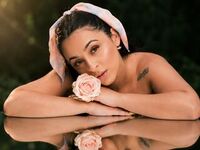 cam girl masturbating with vibrator BrunaMills