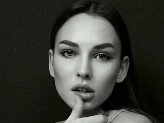 cam girl playing with dildo CariGugliuzza