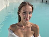 cam girl masturbating with sextoy MinaWane