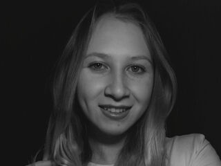 cam girl fingering BlanchTrotz