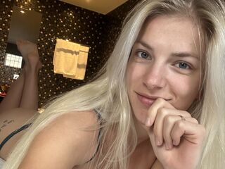 cam show BlondieBritt