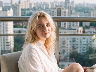hot cam girl masturbating with vibrator CindieColt