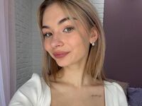 camslut topless CindyRud