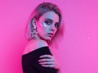 camgirl masturbating with sextoy DaiseyNovotny