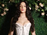 naked webcam girl photo DaniellaGomez