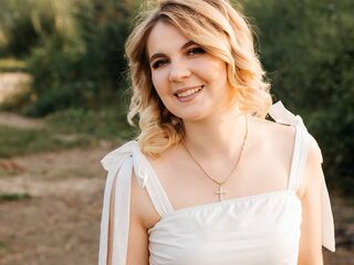 closeup web cam DemetriceAkpan