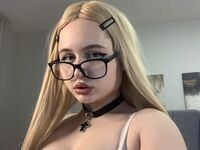 camgirl playing with dildo DineraHillylod