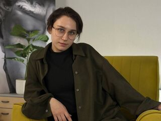 camgirl showing tits EarleneLamport