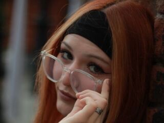 fingering cam whore EmeraldClyatt