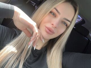 camgirl fingering bald pussy EmyiliaBliss