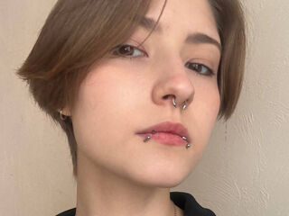 girl webcam EssieAcheampong