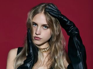 strip tease EveTottingham