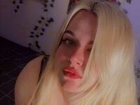 beautiful webcamgirl FeralCrystal