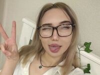 camgirl showing tits FloraSelt