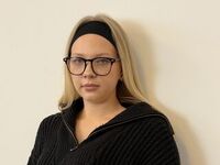 camgirl masturbating with sex toy FrancesVirunes