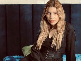 cam girl masturbating with dildo HelenaPiere