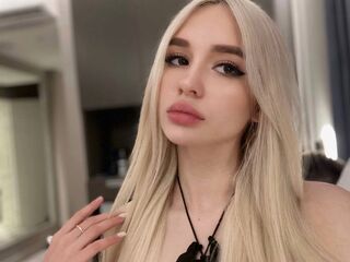 cam girl masturbating with vibrator HildaGeer