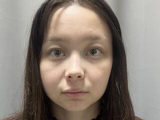 camslut showing tits JuliaSwivey