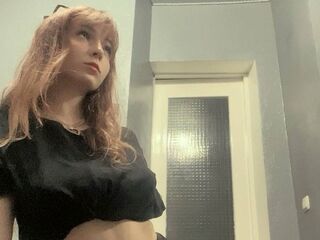 camgirl playing with vibrator KatheSanagustin