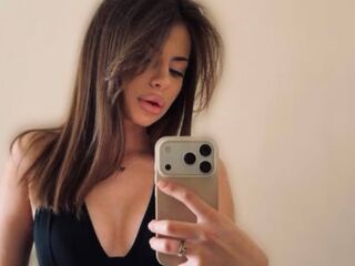 camwhore spreading pussy KatrinGrant