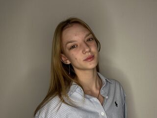 camgirl playing with vibrator KeshaCornett