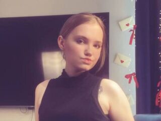 masturbating girl LoraKen