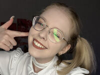 webcam girl LynnaCarrington