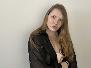 nude cam girl picture MadalineMosman