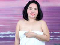 camgirl masturbating with sex toy MaeLopez