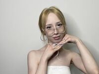 webcam stripper MaisieCherrin