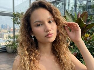 chat with cam MaliaUcci