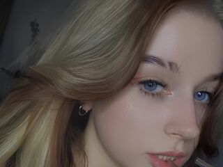 camgirl playing with sextoy MarisolNiang