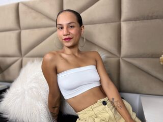 hot cam girl masturbating with vibrator MartinaAlba