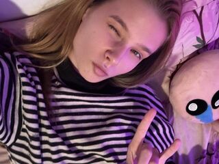 camgirl playing with dildo MaryDreams