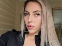 cam strip tease MelisaDee