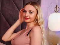 camwhore spreading pussy MilaLuxia