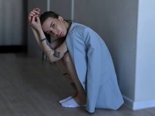 sexy webcamgirl pic MirnaLatourette