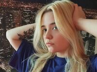 free adultcam MonnieMoniz