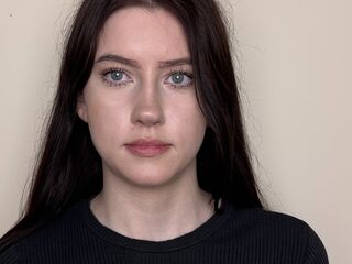 camwhore fingering pussy OssieMichard