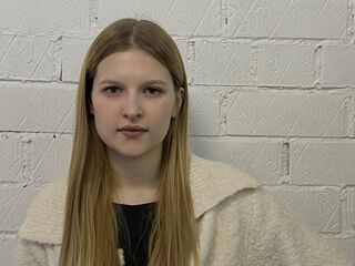 topless webcamgirl ParisRoacho