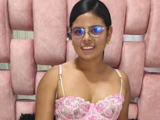 nude camgirl pic SalomeHarman