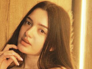 naked camgirl masturbating with vibrator SavannahHoward