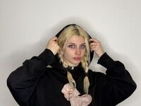 cam girl playing with vibrator SerenaRatte