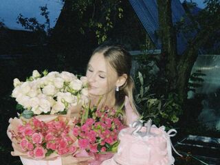 live cam show SharlynHazelton