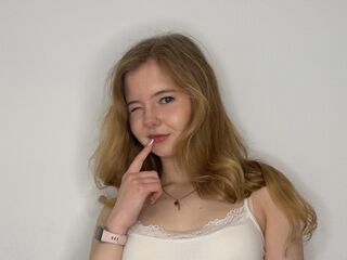 hot cam girl masturbating with dildo SheridanHourani