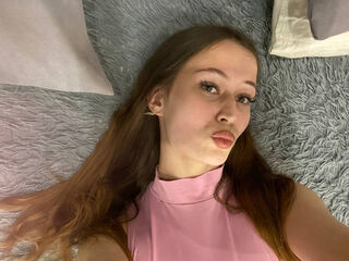 camwhore masturbating with dildo SofieLynn