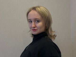 nude web cam SuzannKernes