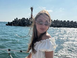 camgirl playing with dildo YaekoBrowers